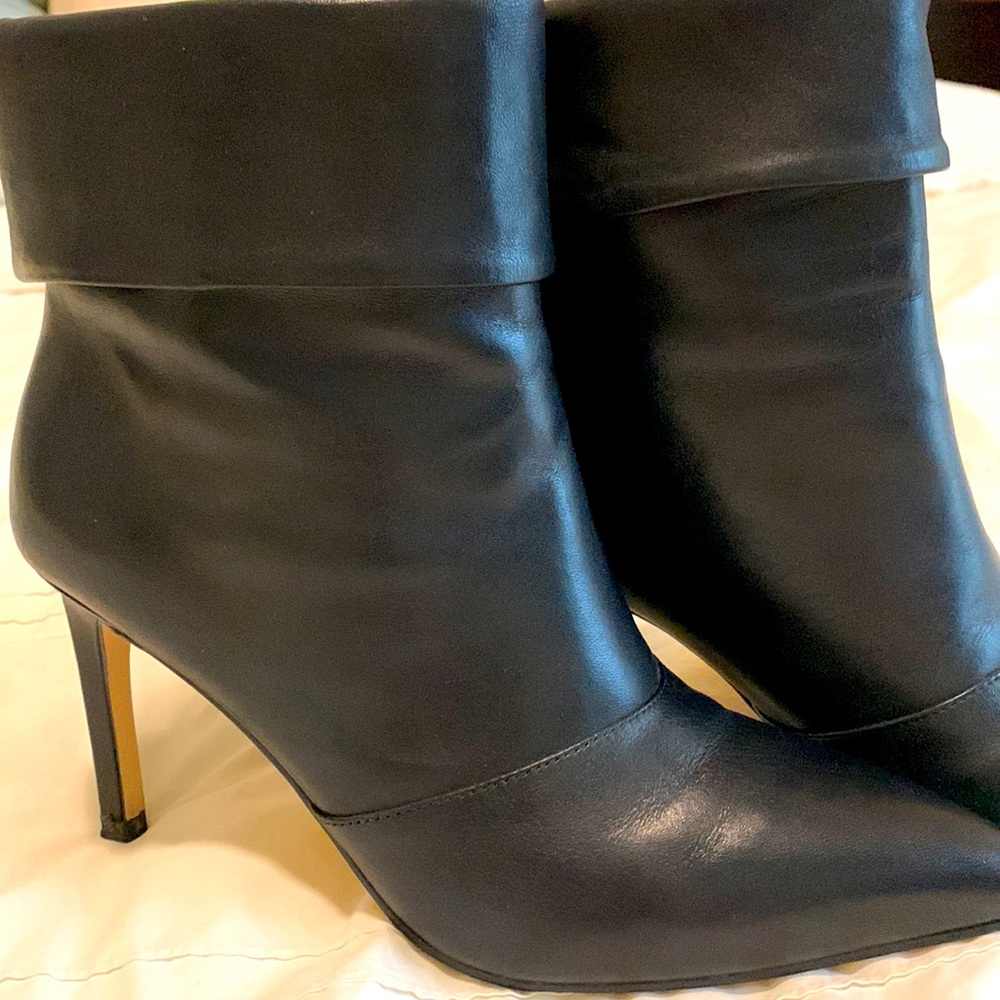 Black booties 5M